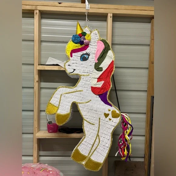 Unicorn 🦄 PIÑATA - Picture 1 of 4